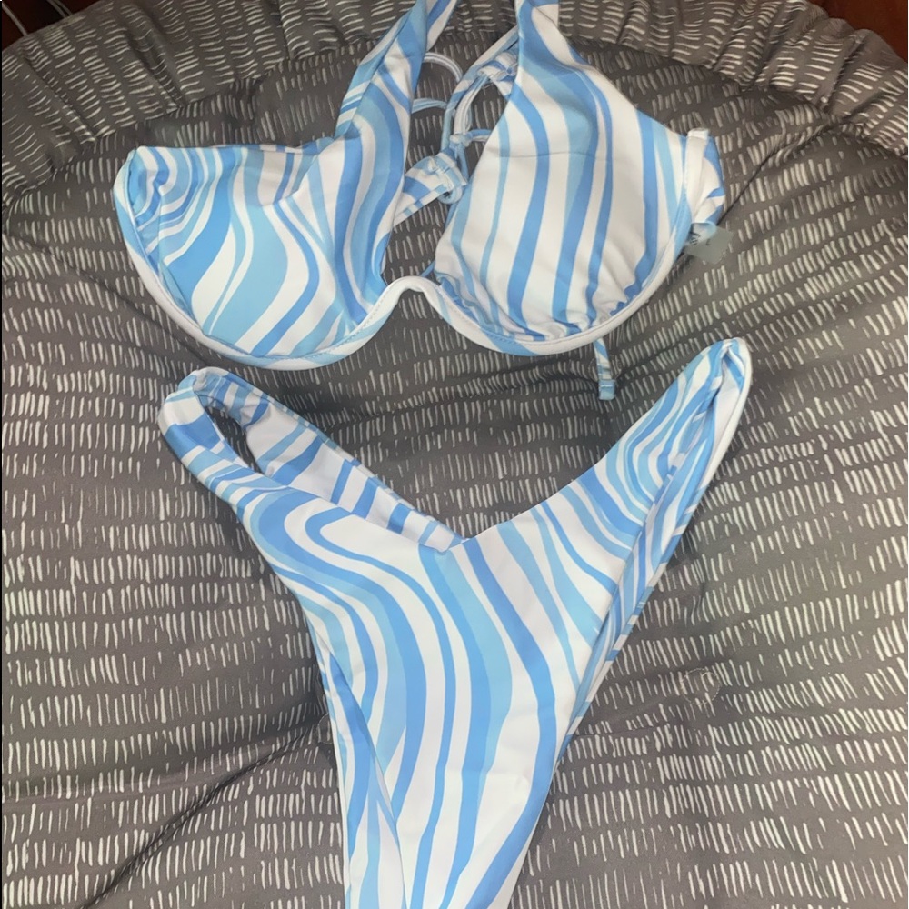 Size:Large - Picture 2 of 2